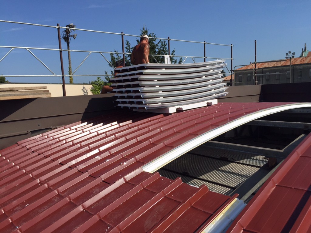 Copertura lamiera grecata – Lattonerie realizzazione grondaie rifacimento  tetti smaltimento amianto